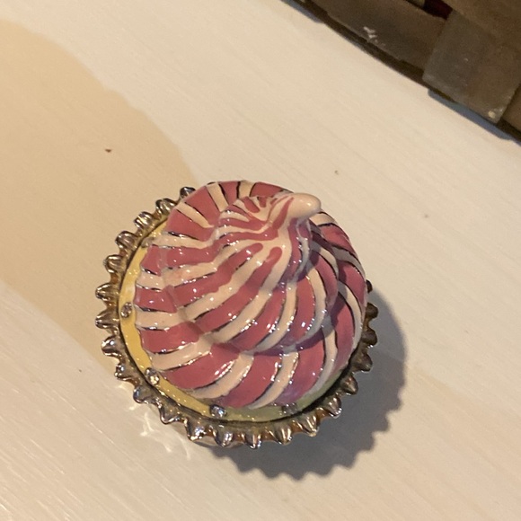 Metal Enamel Cupcake Hinged Trinket Box with Rhinestones - Picture 3 of 5